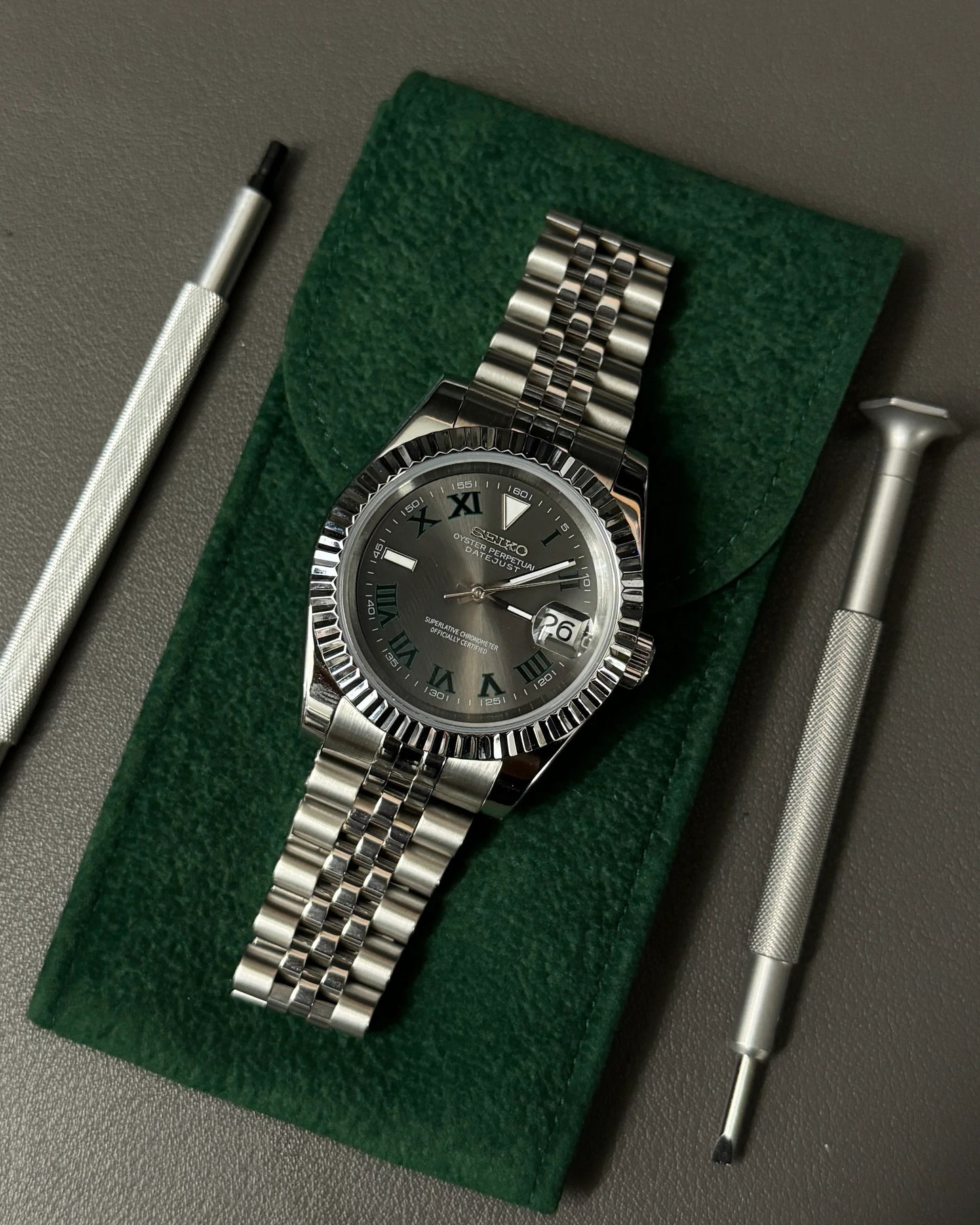 Seikmod Stainless Steel Wimbledon NH35 I graues Zifferblatt mit Jubilee-Armband