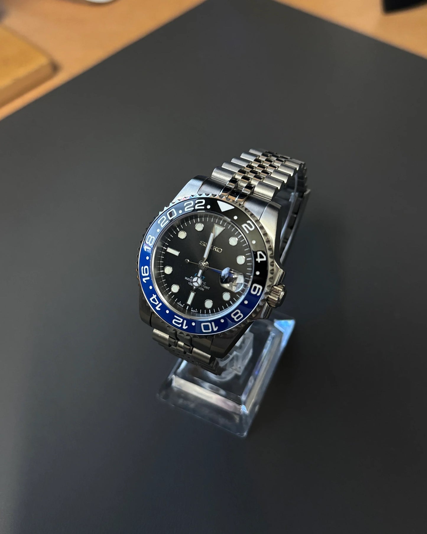 Seikmod GMT Batman NH34 I schwarzes Zifferblatt mit Jubilee-Armband