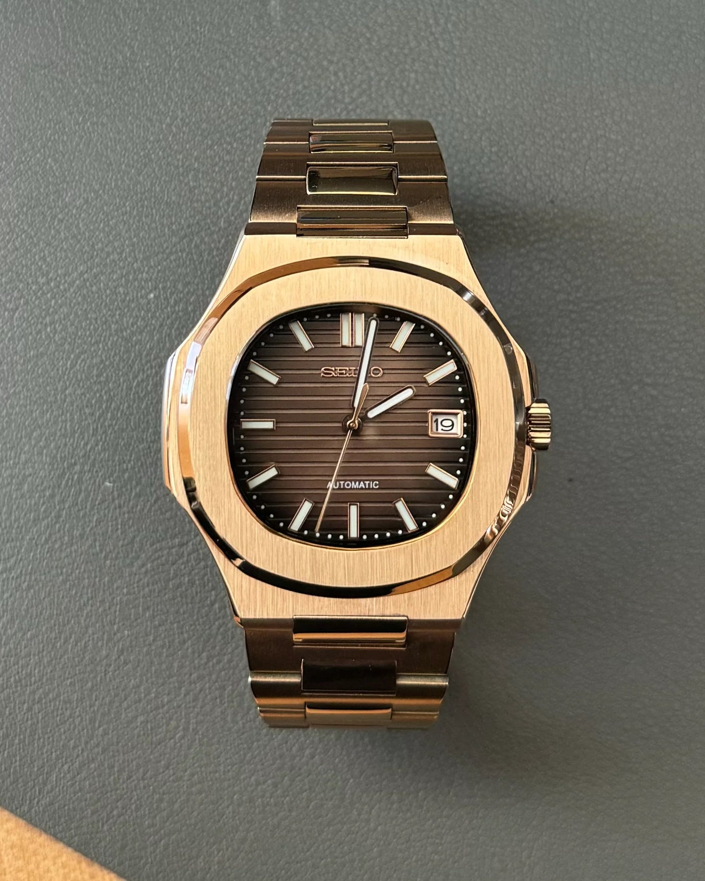 Seikmod Naut Earth NH35 I braunes Zifferblatt mit roségoldenem Armband