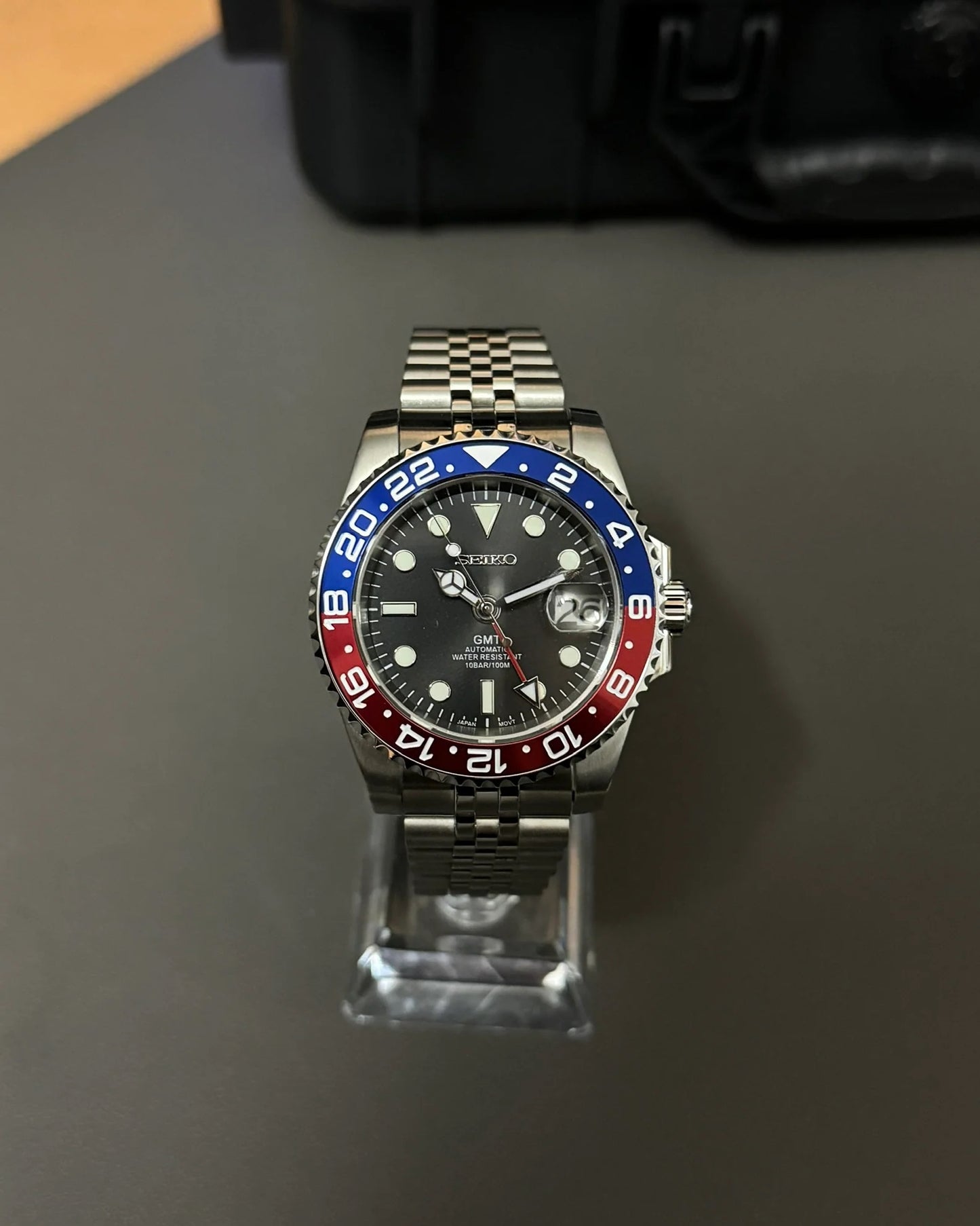 Seikmod Stainless Steel Pepsi I schwarzes Zifferblatt mit Jubilee-Armband