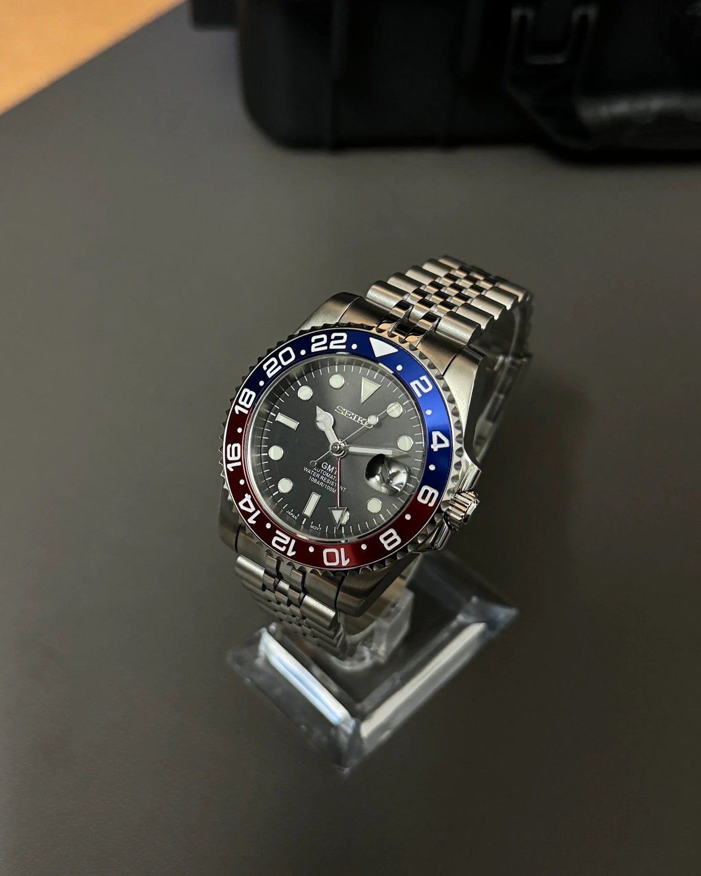 Seikmod Stainless Steel Pepsi I schwarzes Zifferblatt mit Jubilee-Armband