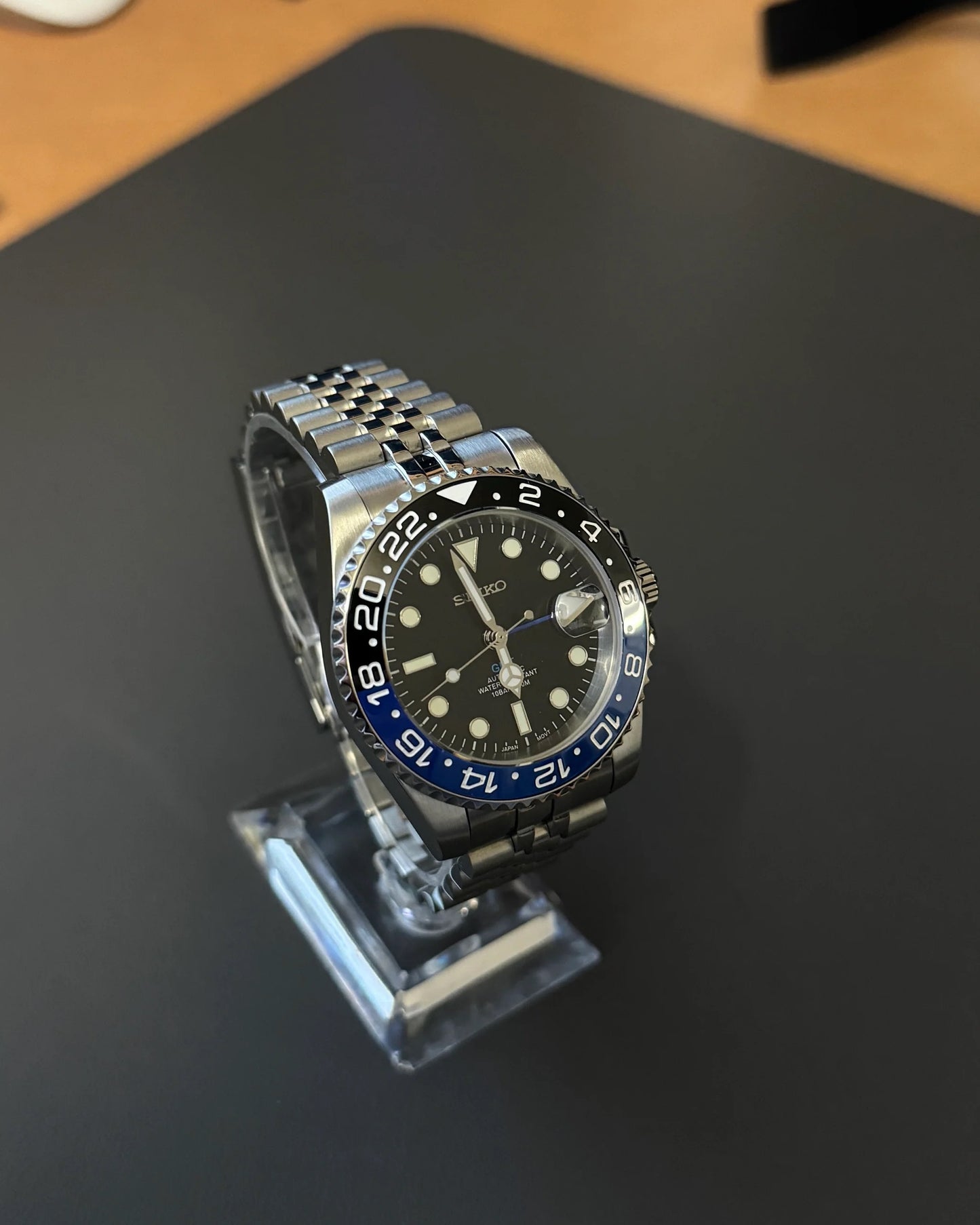 Seikmod GMT Batman NH34 I schwarzes Zifferblatt mit Jubilee-Armband