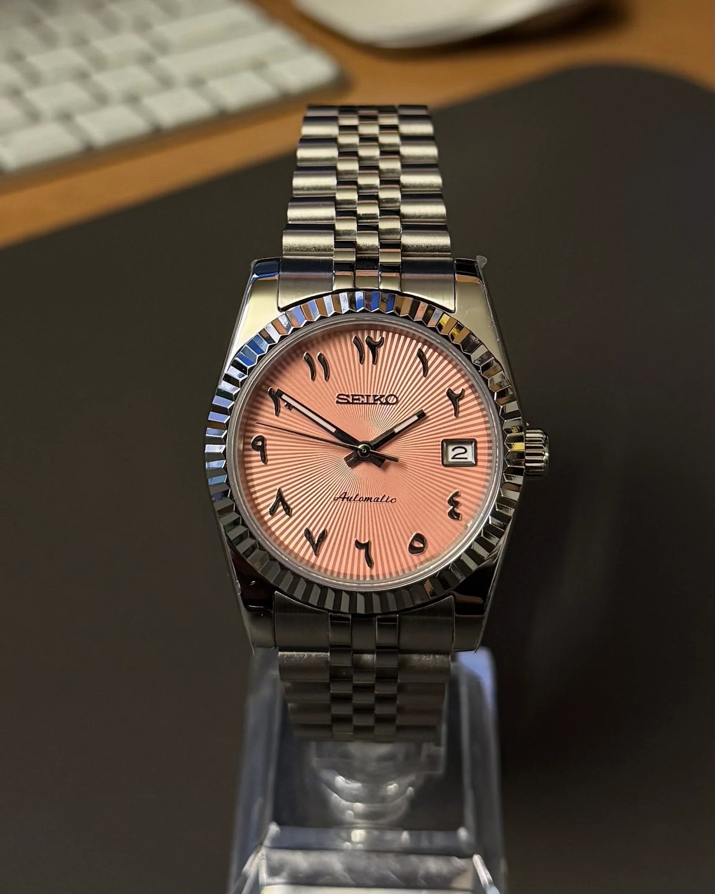Seikmod Stainless Steel Salmon I lachsfarbenes Zifferblatt mit Jubilee-Armband
