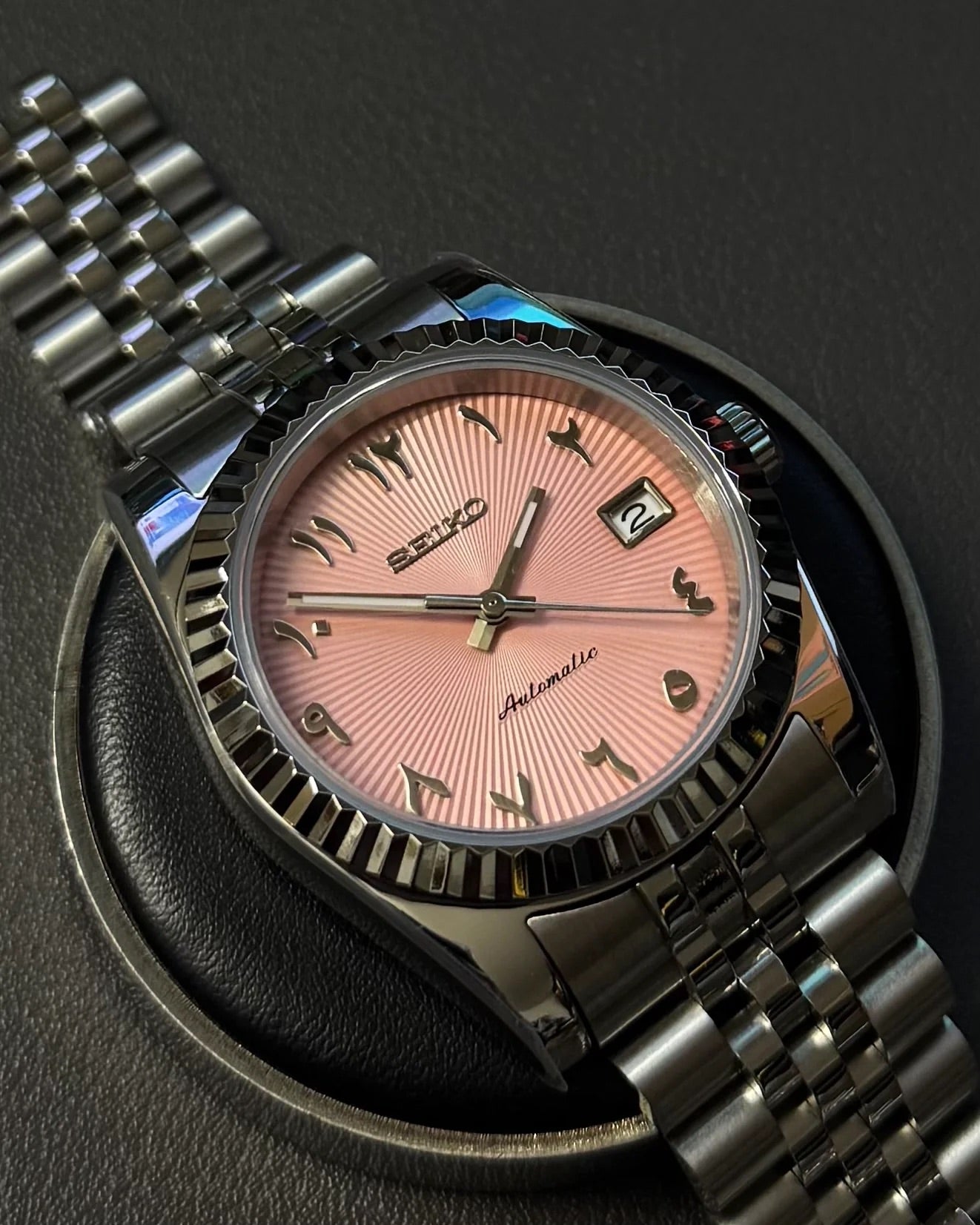 Seikmod Stainless Steel Salmon I lachsfarbenes Zifferblatt mit Jubilee-Armband