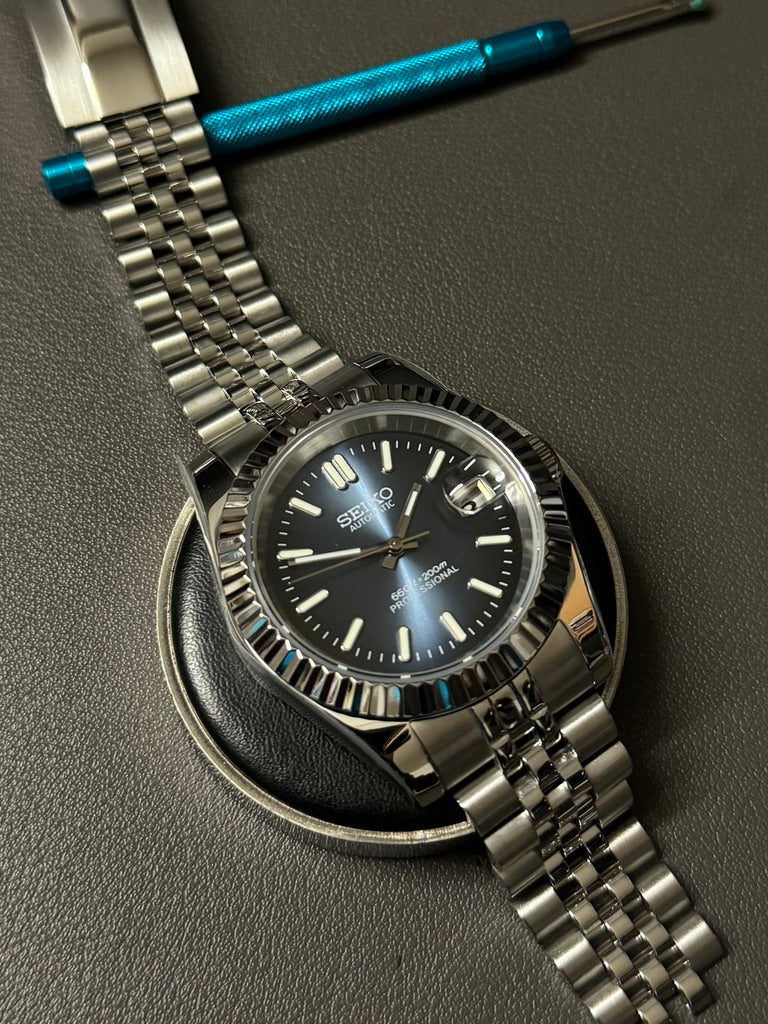 Seikmod Stainless Steel Navy NH35 I blaues Zifferblatt mit Jubilee-Armband