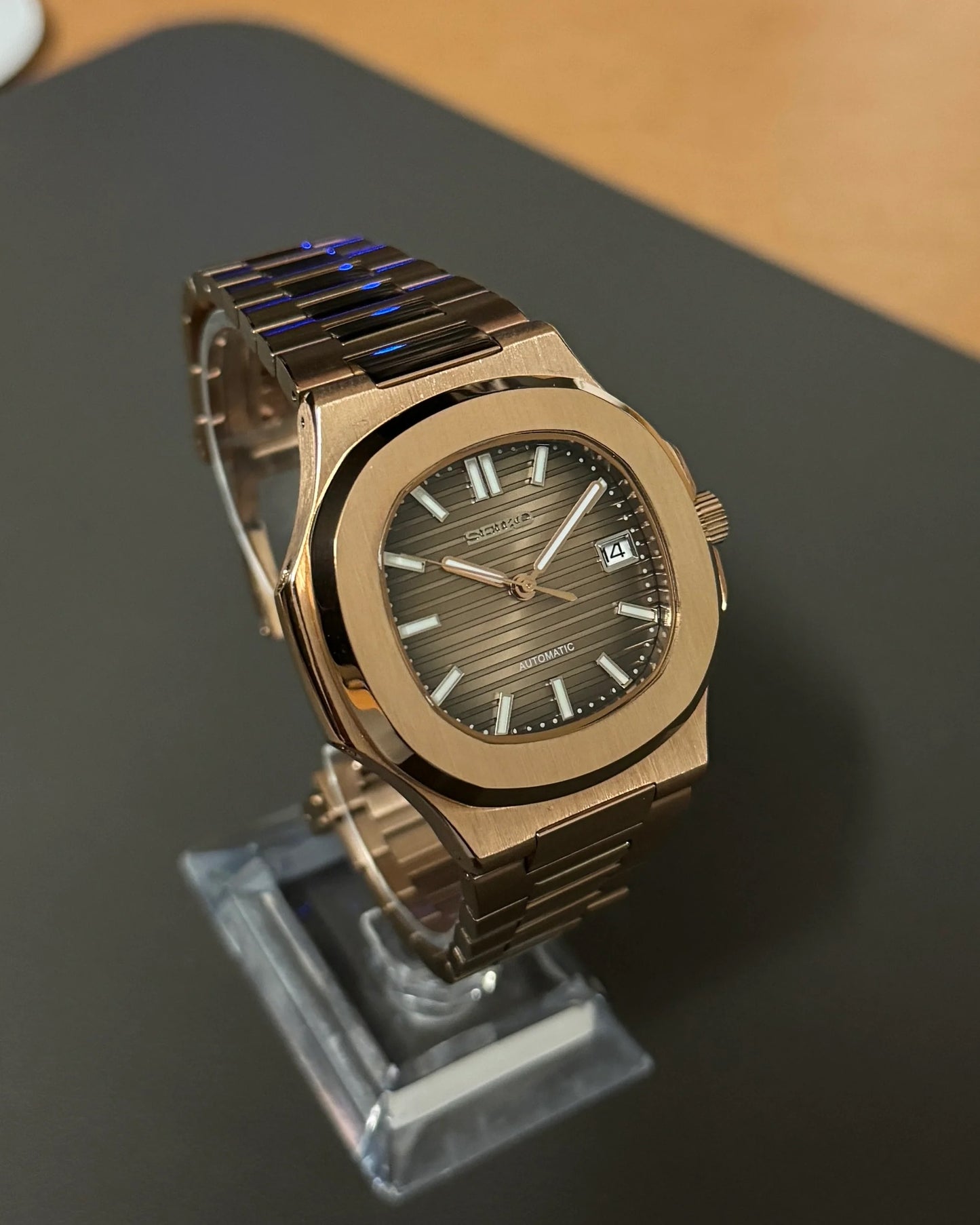 Seikmod Naut Earth NH35 I braunes Zifferblatt mit roségoldenem Armband