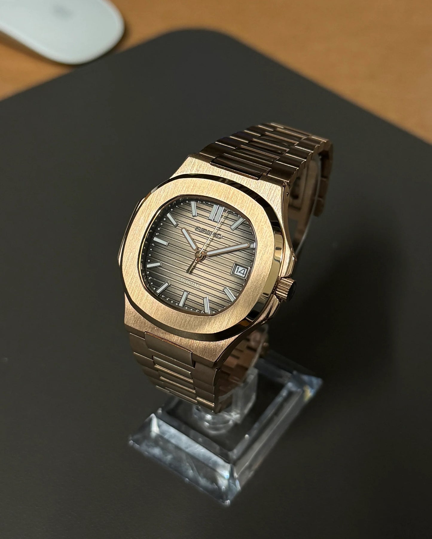 Seikmod Naut Earth NH35 I braunes Zifferblatt mit roségoldenem Armband