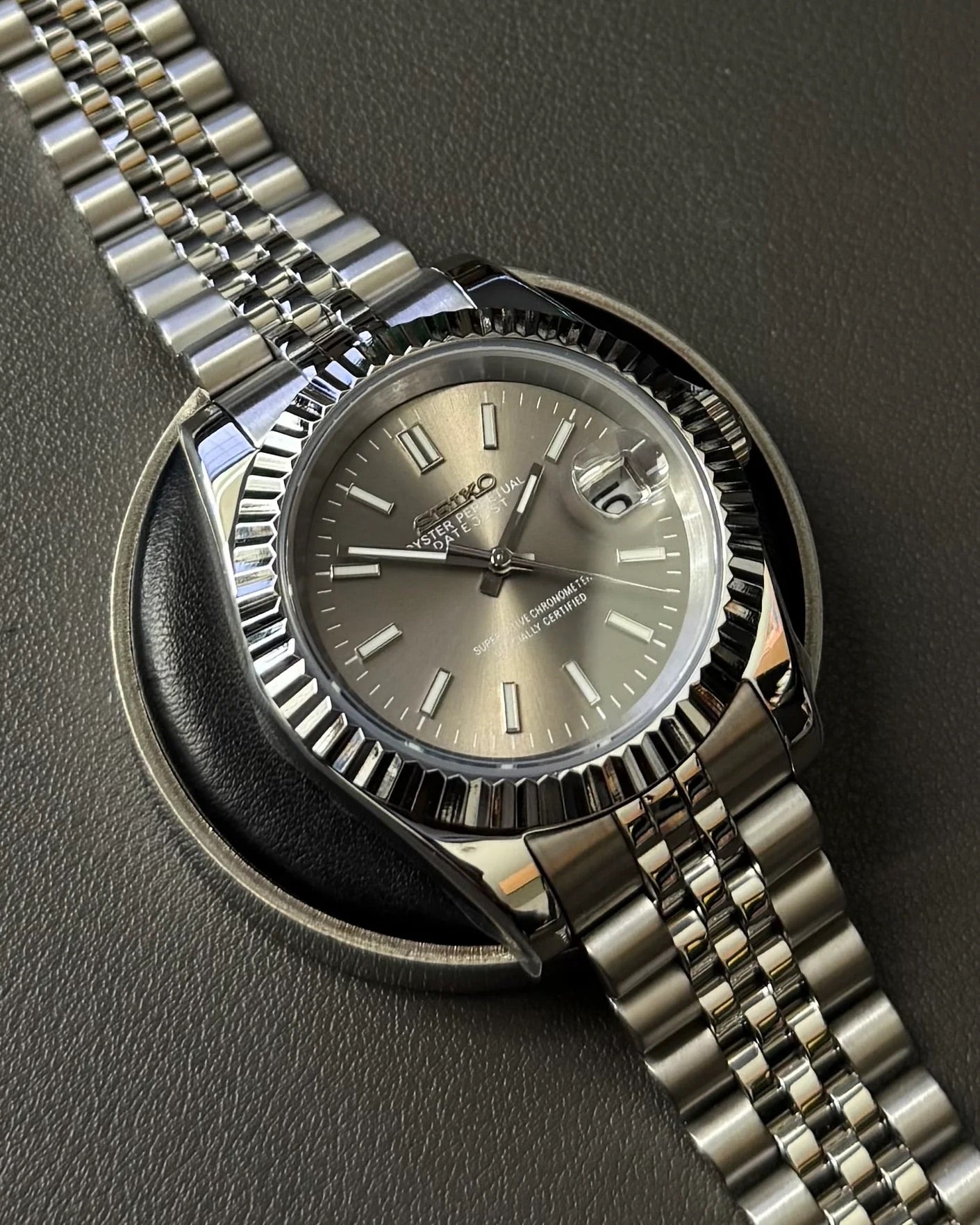 Seikmod Stainless Steel Ash I graues Zifferblatt mit Jubilee-Armband