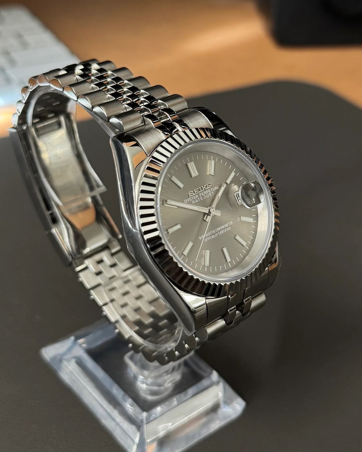 Seikmod Stainless Steel Ash I graues Zifferblatt mit Jubilee-Armband