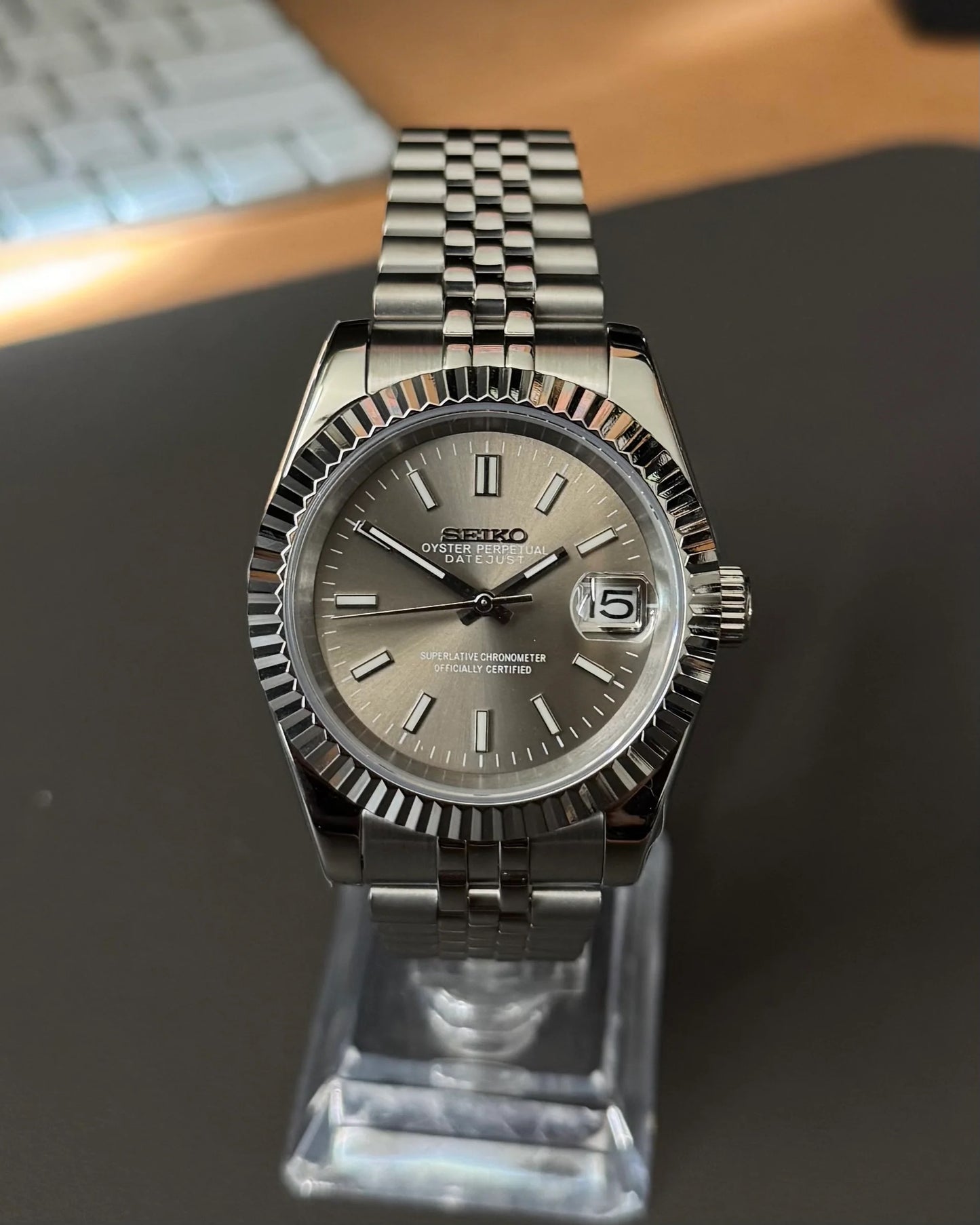 Seikmod Stainless Steel Ash I graues Zifferblatt mit Jubilee-Armband