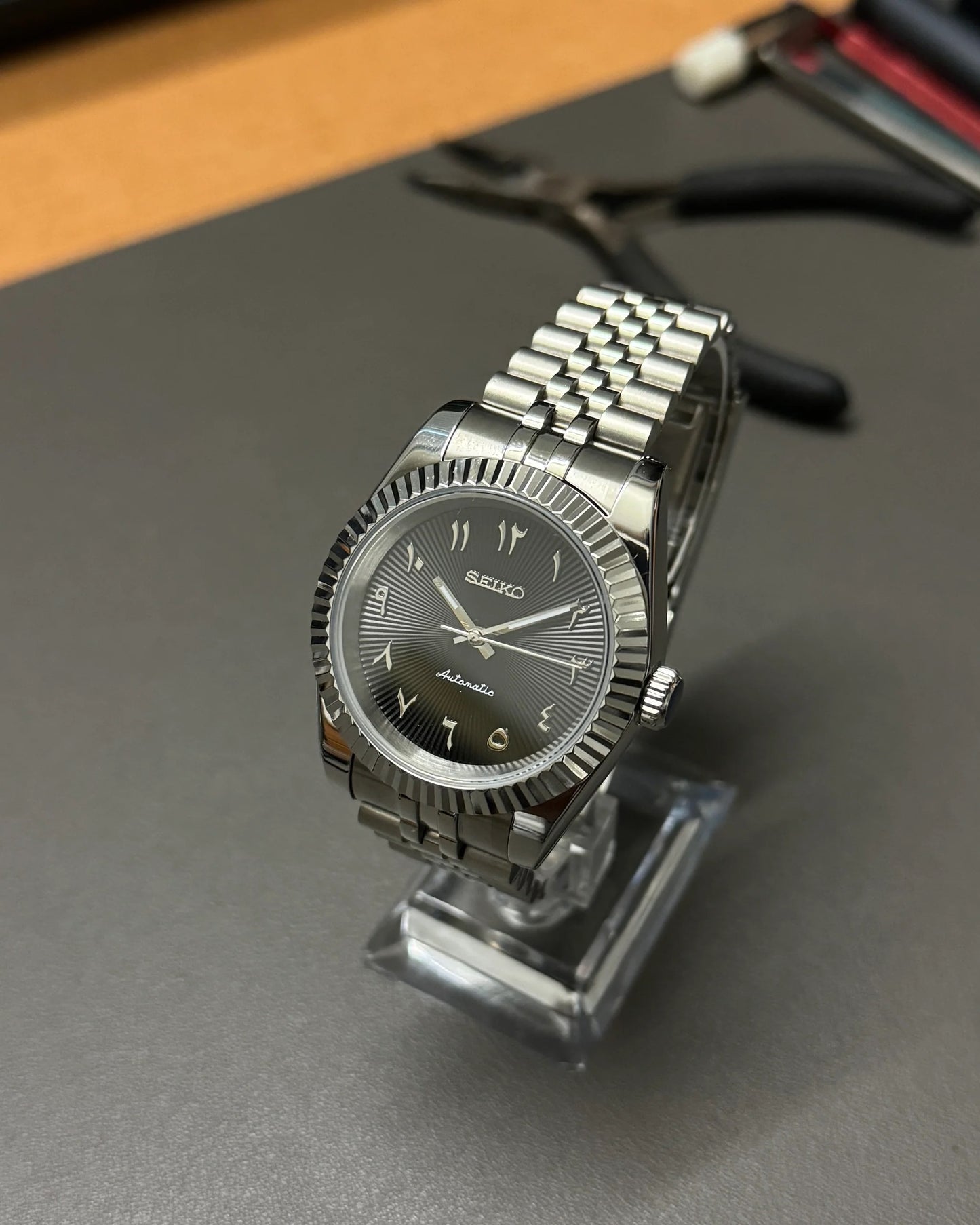 Seikmod Stainless Steel Slate NH35 I schwarzes Zifferblatt mit Jubilee-Armband