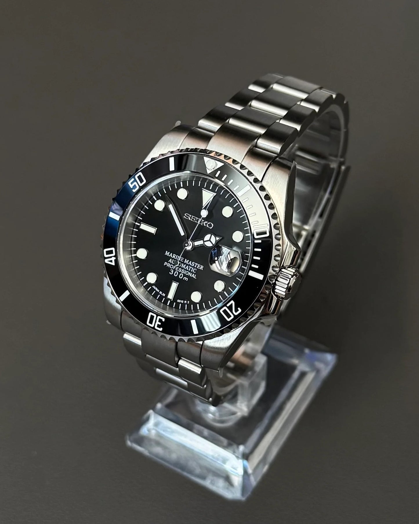 Seikmod GMT Raven I schwarzes Zifferblatt mit Oyster-Armband